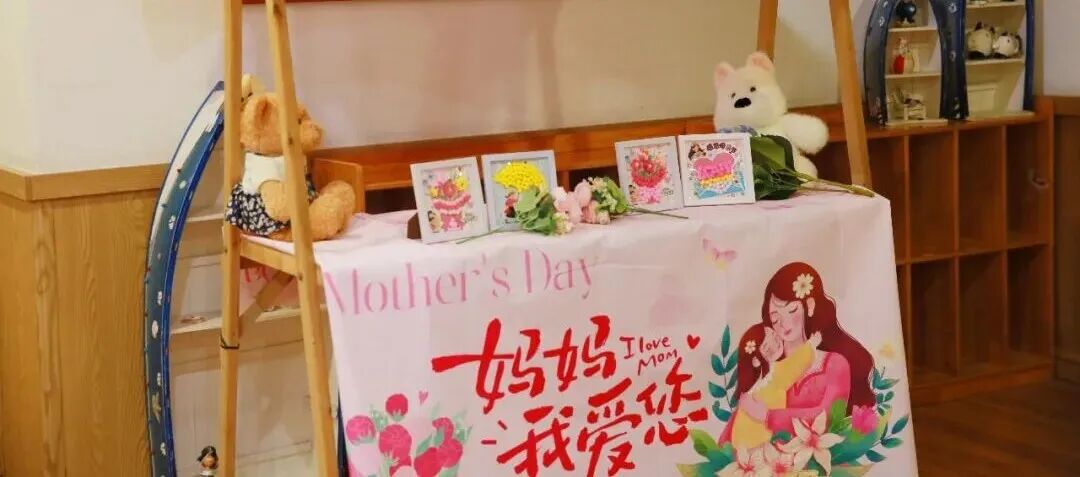 孩子们认真制作母亲节手工